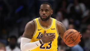 LeBron James Defies Pain, Dominates Durant in Lakers’ Thrilling Victory