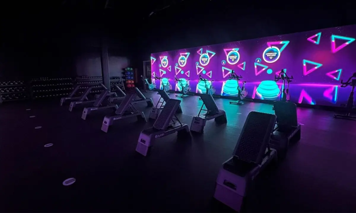 Gym with AI trainer opened in America: Sensors installed on the wall will track the workout and give feedback by speaking